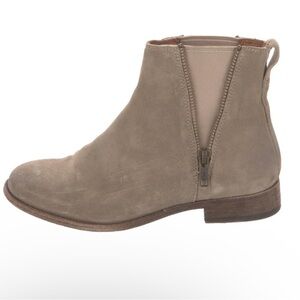 NWOT FRYE CHELSEA ZIPPER BOOTIES